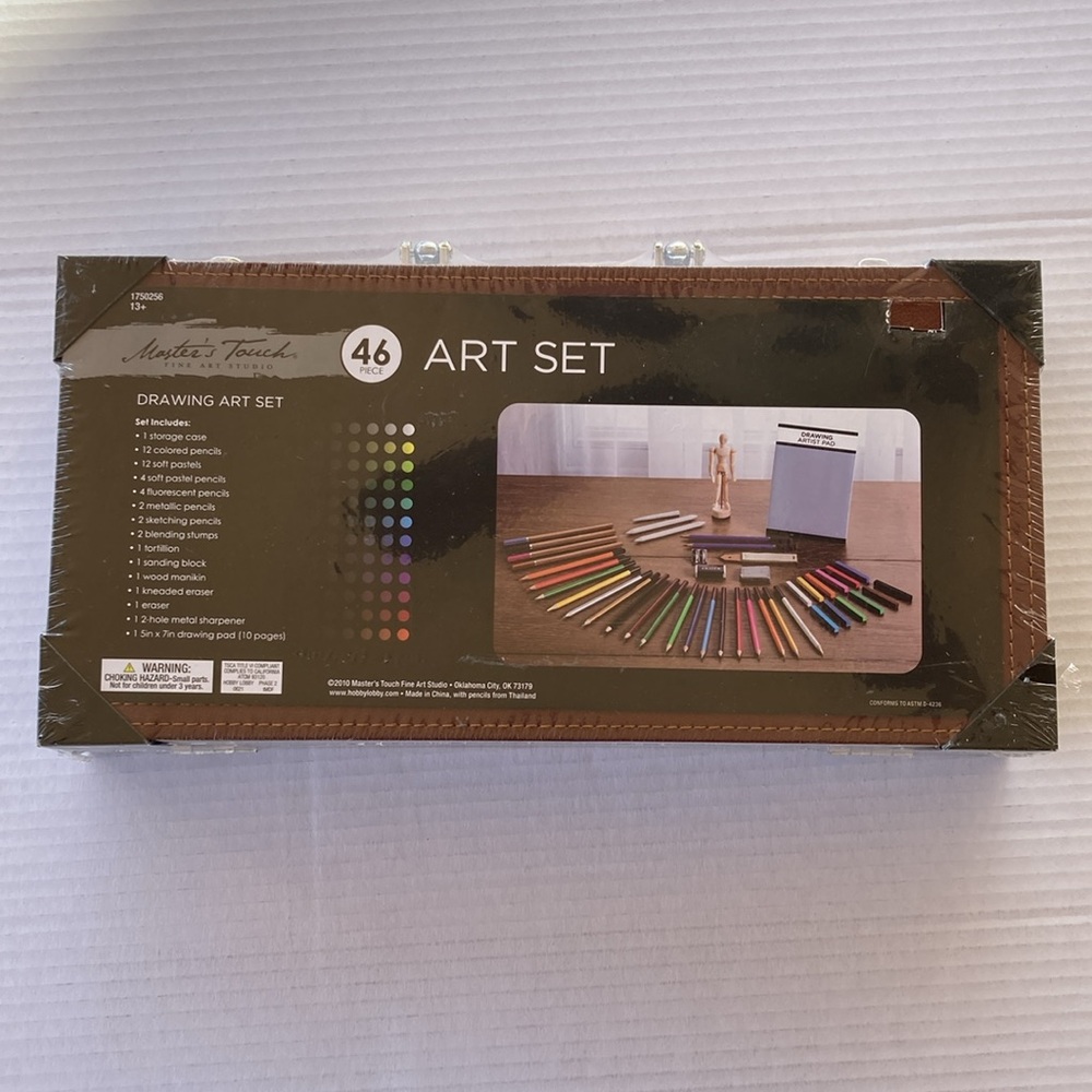 MASTER’S TOUCH 46 Piece Art Set